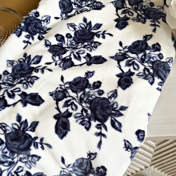 NEW! TOILE FLORAL ULTRA PLUSH THROW BLANKET - Picture 2 of 5